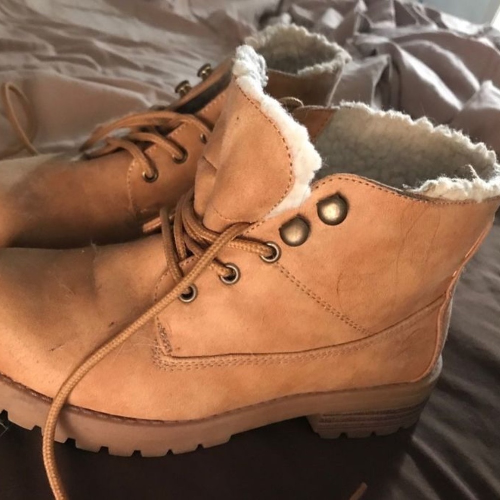 Cliffs by White Mountain ankle boots size 6